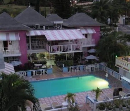 Pink Hibiscus Bed And Breakfast มอนเทโกเบย์ ภายนอก รูปภาพ