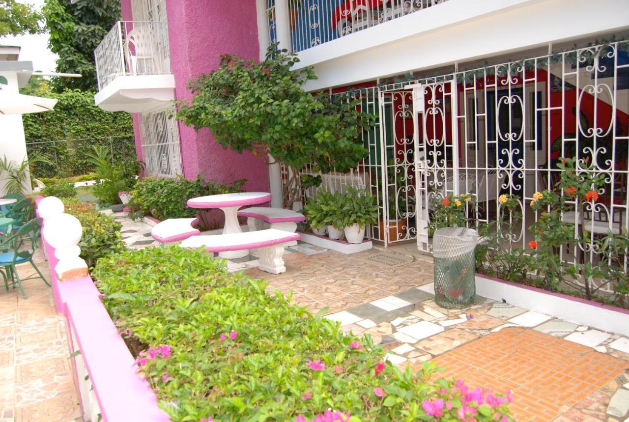 Pink Hibiscus Bed And Breakfast มอนเทโกเบย์ ภายนอก รูปภาพ