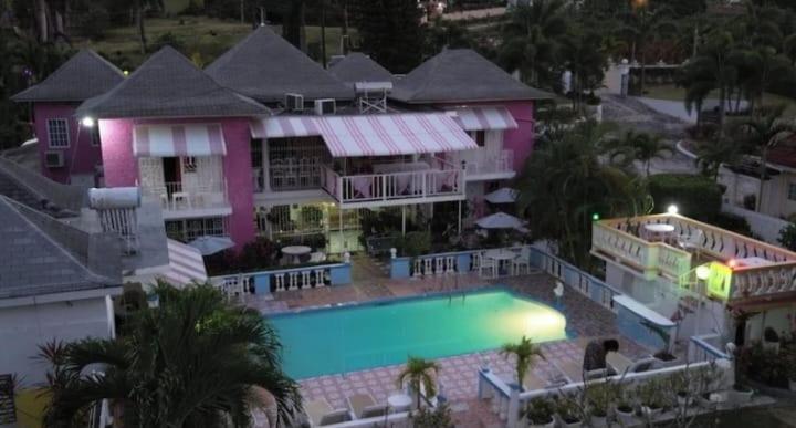 Pink Hibiscus Bed And Breakfast มอนเทโกเบย์ ภายนอก รูปภาพ