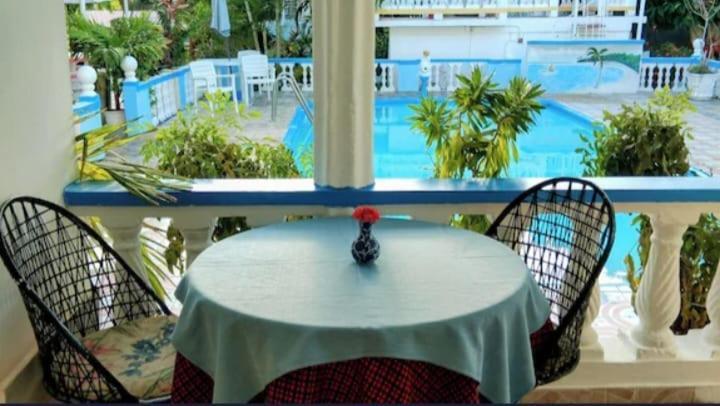 Pink Hibiscus Bed And Breakfast มอนเทโกเบย์ ภายนอก รูปภาพ