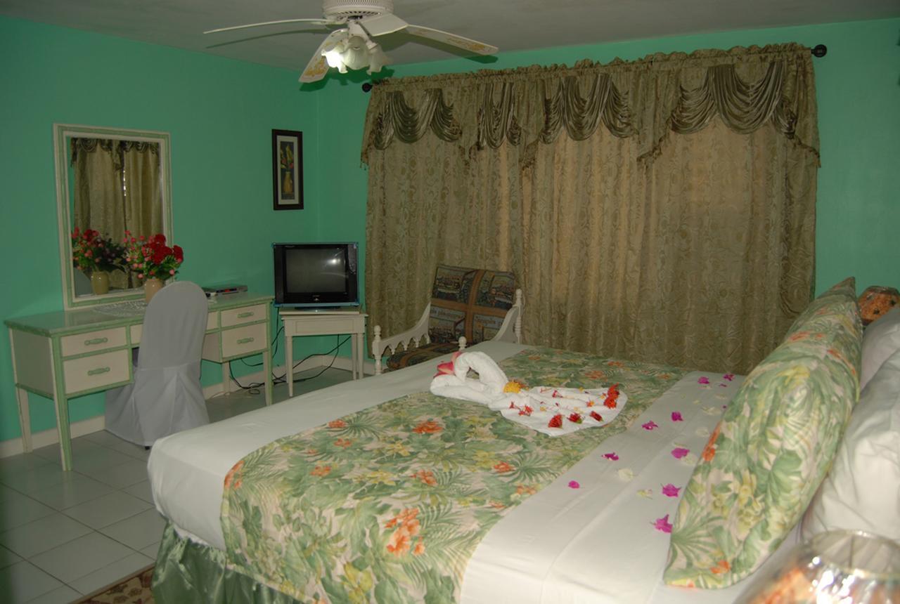 Pink Hibiscus Bed And Breakfast มอนเทโกเบย์ ภายนอก รูปภาพ